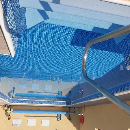 בית נופש Holiday Diana's Heights Townhouse פאהיה
